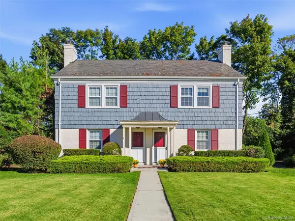 37 Bayview CT, Manhasset, NY 11030