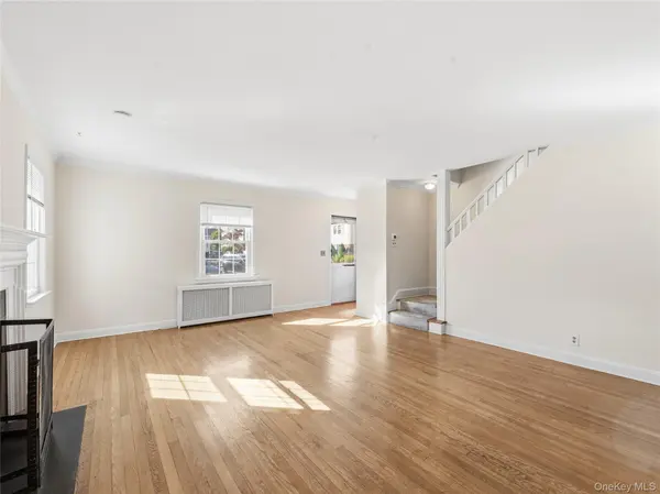 38 Bayview CT, Manhasset, NY 11030