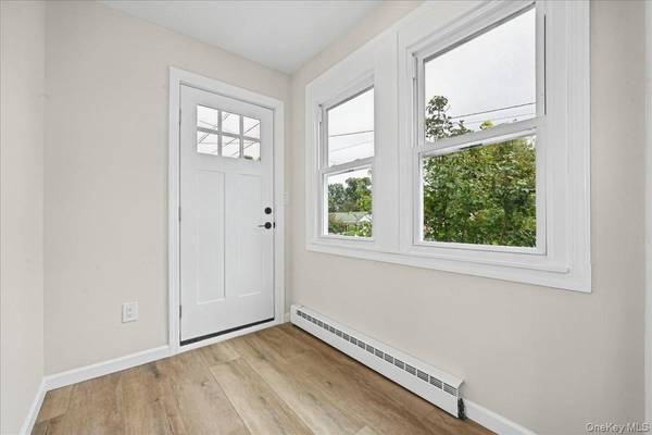 14 Corona RD, Sound Beach, NY 11789