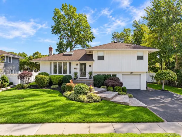 34 Briar LN, Jericho, NY 11753