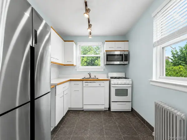 70-45B 260th ST #B, Glen Oaks, NY 11004