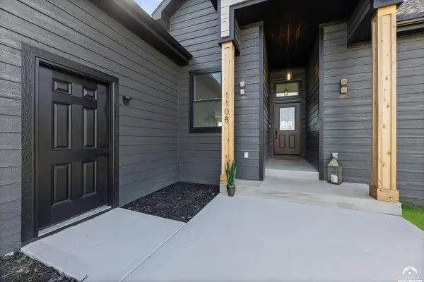 1108 Trail View DR, Baldwin City, KS 66006