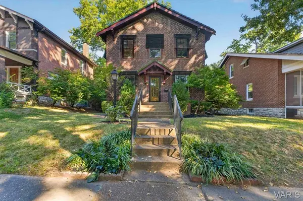 7051 Waterman AVE, University City, MO 63130