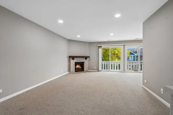 549 Williamsburg CT #B2, Wheeling, IL 60090