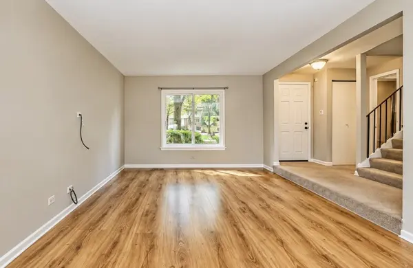 18w178 Buckingham LN, Villa Park, IL 60181