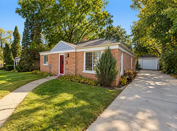 643 E Rockland RD, Libertyville, IL 60048