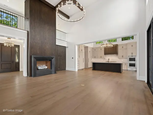 333 W Benton AVE, Naperville, IL 60540