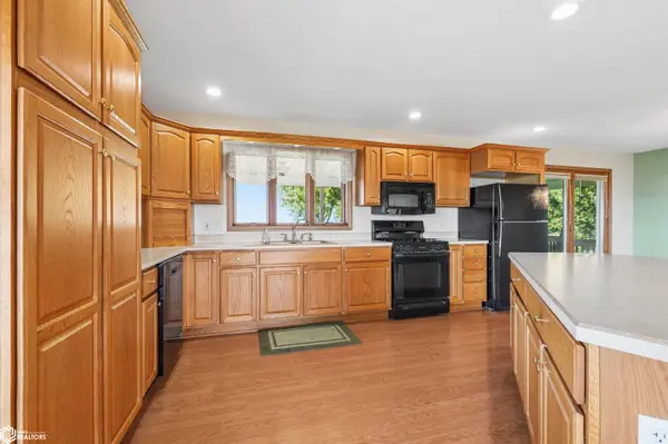 14880 208th ST, Zwingle, IA 52079