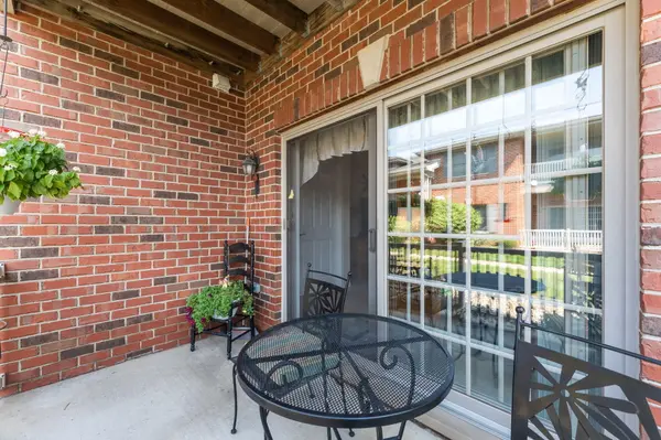 607 Cambridge CT #1d, Munster, IN 46321