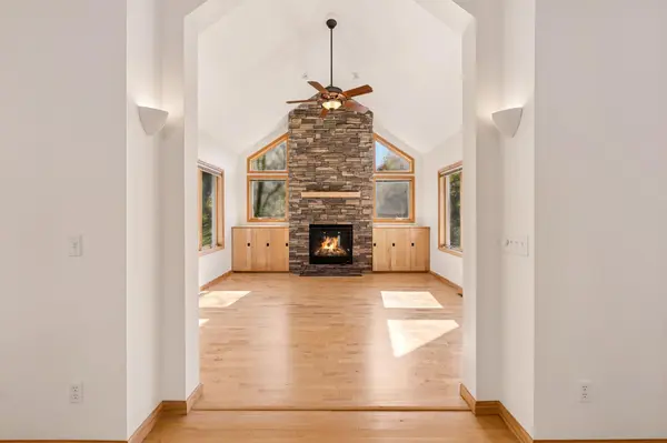 787 Ashley DR, Chaska, MN 55318