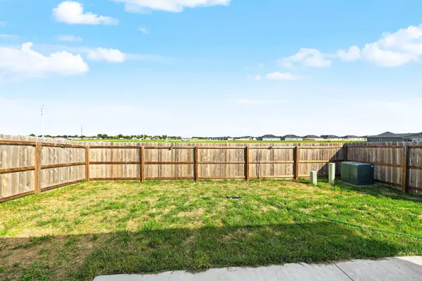1109 Harbor Dr, Salina, KS 67401