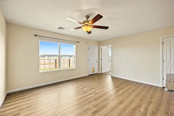 1109 Harbor Dr, Salina, KS 67401