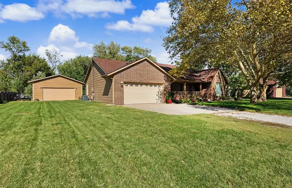 1516 E Rose Lane, Andover, KS 67002