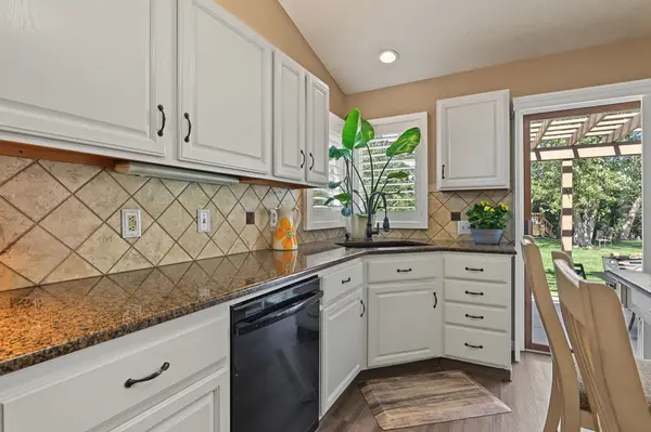 1516 E Rose Lane, Andover, KS 67002