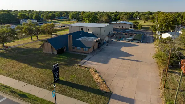 1100 E Grand, Haysville, KS 67060