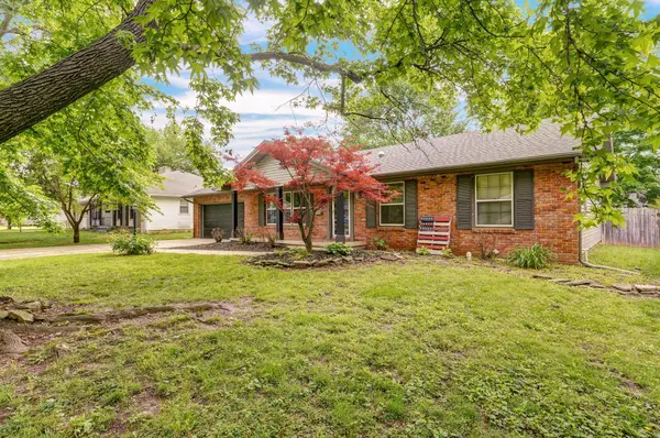 2117 E Montclair ST, Springfield, MO 65804