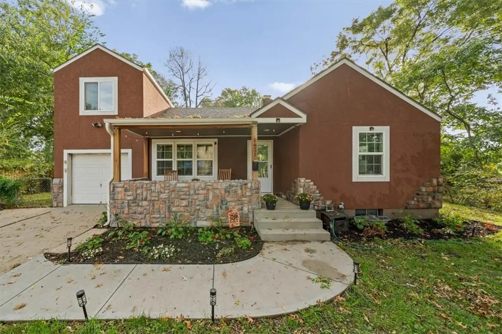 5821 Appleton AVE, Raytown, MO 64133