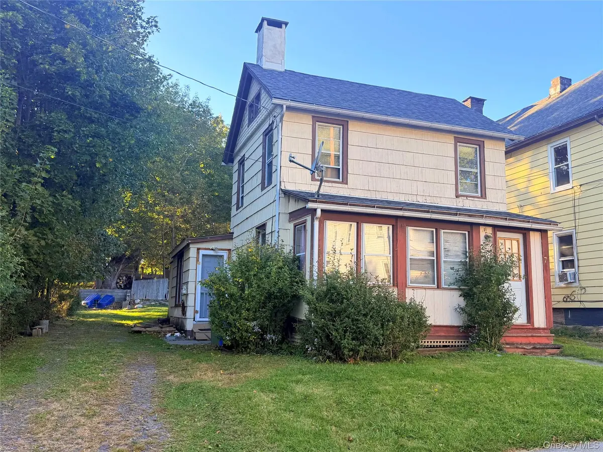 7 Harding ST, Middletown, NY 10940