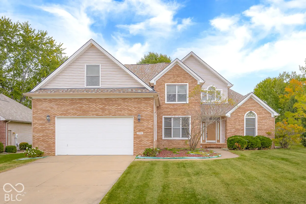 725 Greystone CT, Columbus, IN 47201