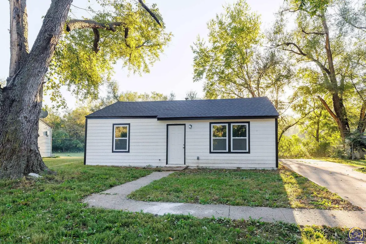 3361 SE Girard ST, Topeka, KS 66605