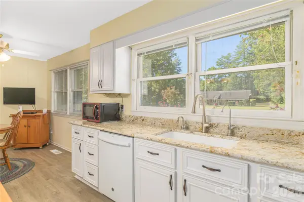 791 Crooked Creek RD, Hendersonville, NC 28739