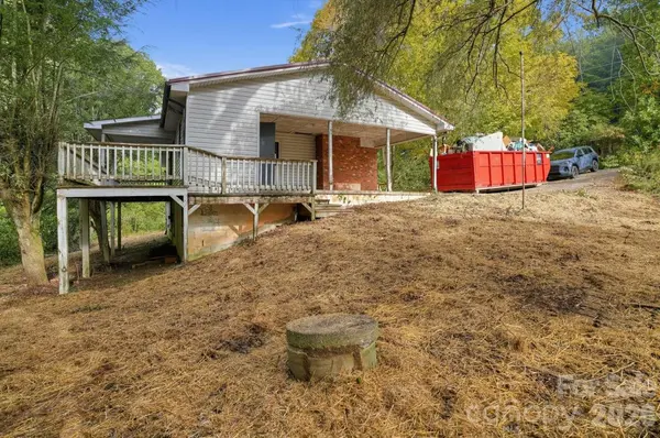 2131 Deep Ford RD, Lansing, NC 28643