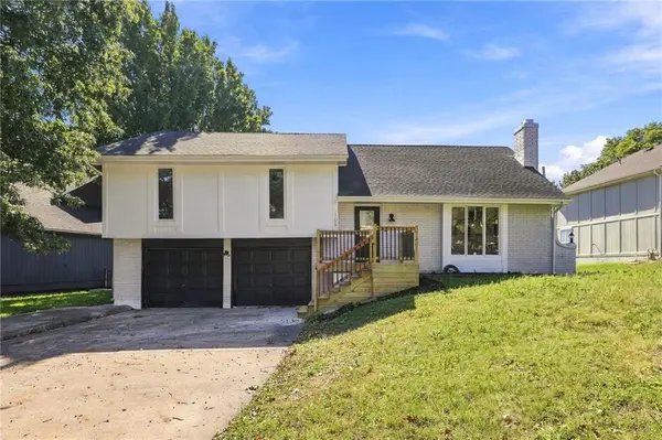 1105 Brookside PL, Raymore, MO 64083