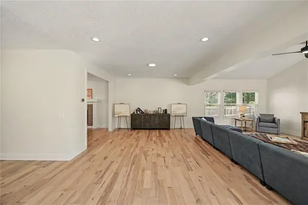 20831 W 102nd ST, Lenexa, KS 66220