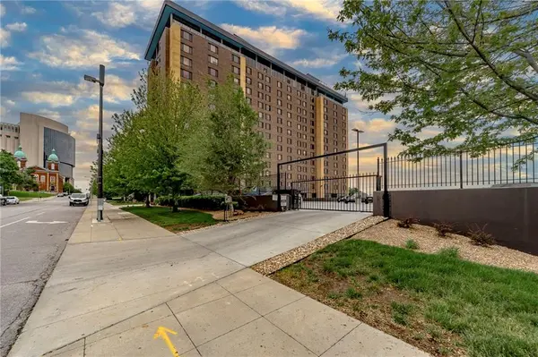 700 E 8th ST #6E, Kansas City, MO 64106