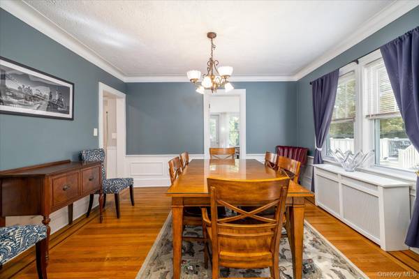 22 Stuart AVE, Malverne, NY 11565
