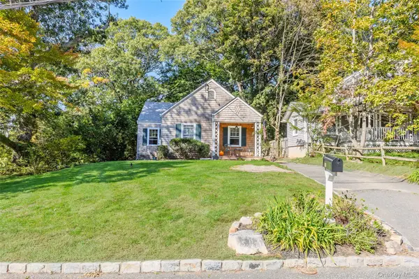 11 Sharon AVE, East Setauket, NY 11733