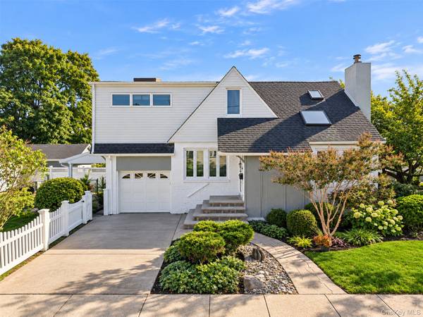 101 Tulip PL, North Bellmore, NY 11710