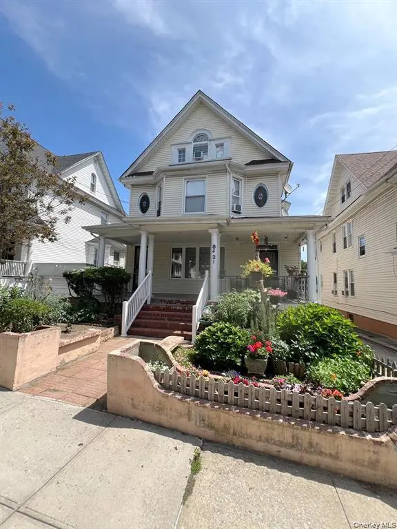 8421 88th ST, Woodhaven, NY 11421