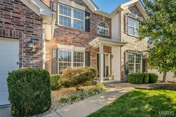 1048 Pierpoint LN, St Charles, MO 63303