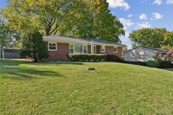 42 Dorchester DR, Belleville, IL 62223