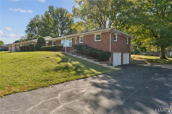 42 Dorchester DR, Belleville, IL 62223