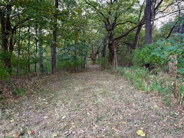 000 Rosenheim Estates DR, Edwardsville, IL 62025