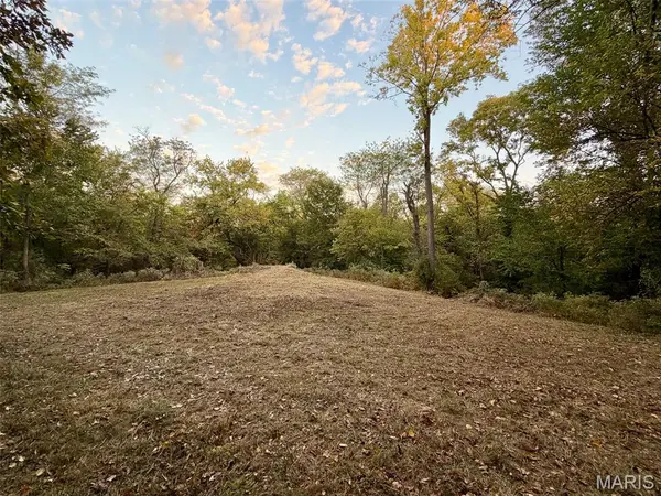 000 Rosenheim Estates DR, Edwardsville, IL 62025