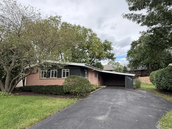 1702 W Oakton ST, Arlington Heights, IL 60004