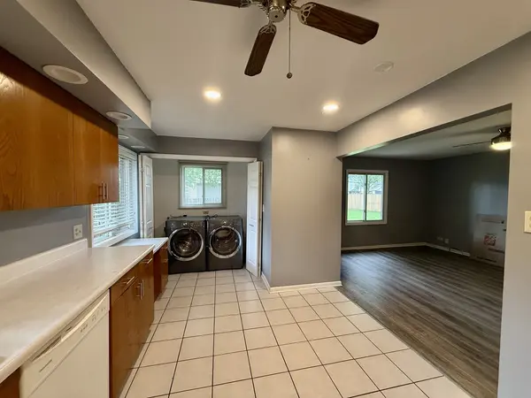 1702 W Oakton ST, Arlington Heights, IL 60004