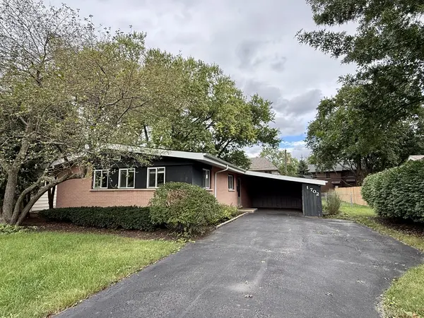 1702 W Oakton ST, Arlington Heights, IL 60004