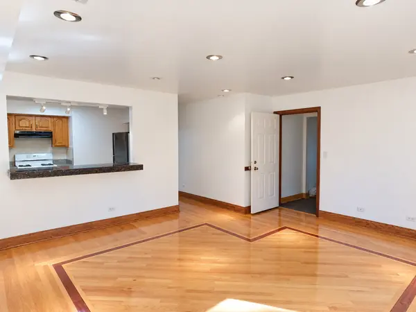 1942 W Melrose ST #1, Chicago, IL 60657