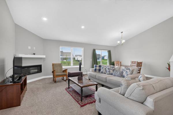 17528 Dunkirk WAY, Lakeville, MN 55044