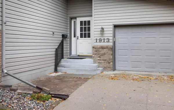 1913 26 1/2 AVE S, Fargo, ND 58103