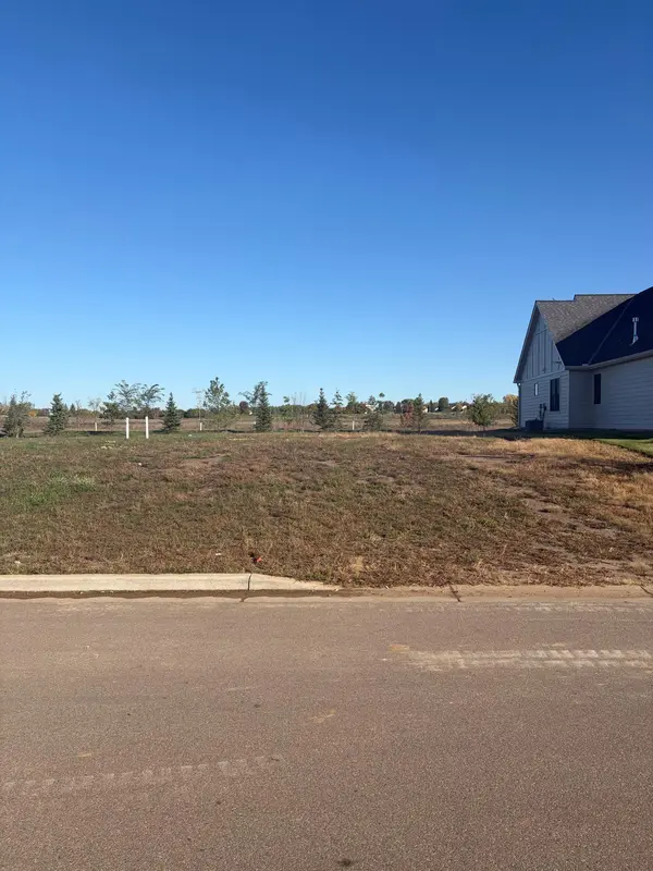 2471 Sydney LN, Hudson, WI 54016