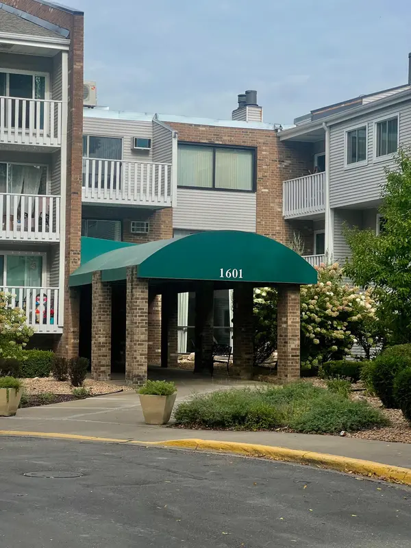1601 N Innsbruck DR #109, Fridley, MN 55432