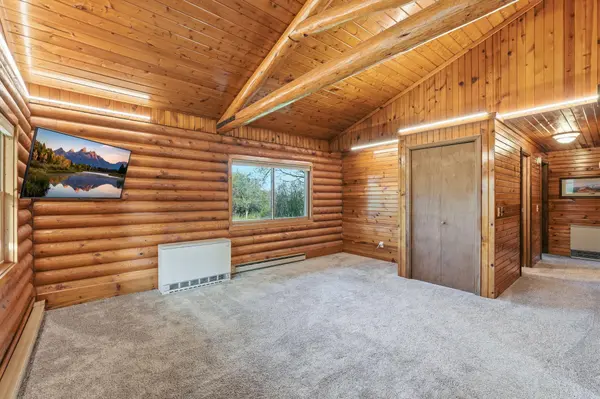 792 Holden LN, Hudson, WI 54016