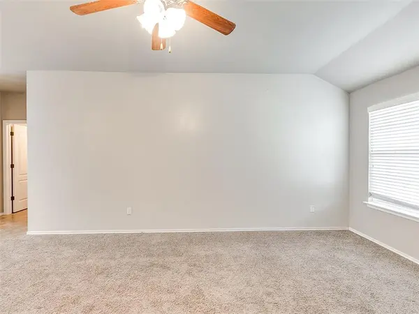 9604 Lauren DR, Moore, OK 73160