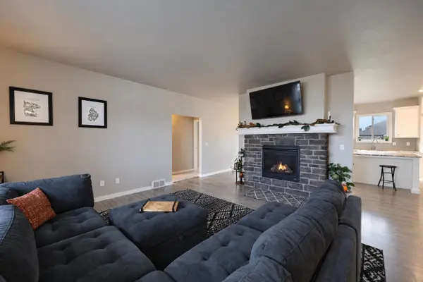 3188 ENCHANTED CT, Green Bay, WI 54311-3407