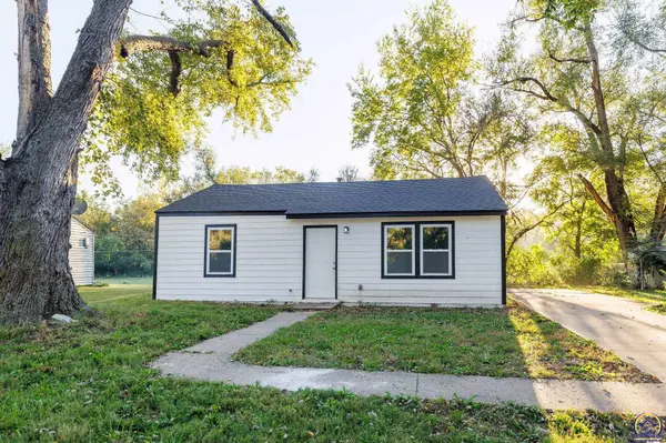 3361 SE Girard ST, Topeka, KS 66605